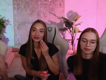 girl
        alina_054_ cam image #3210650