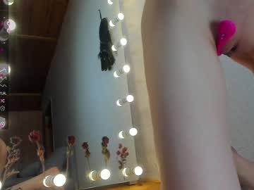 girl
        euphoria_life cam image #1598341