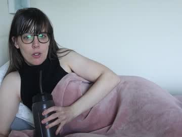 girl
        ellynaomi cam image #2923630
