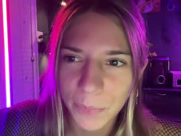 girl
        oliviahansleyy cam image #3816606