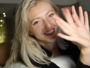 girl
        yournaughtymiss cam image #3308659
