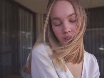 girl
        bibi_it_is cam image #748062