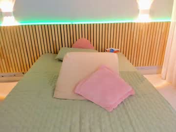 girl
        little_effy18 cam image #1564461