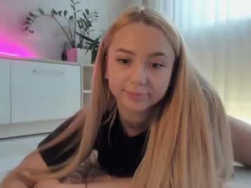 girl
        meryfoxxx cam image #677212