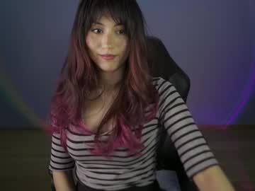 girl
        greeny_mat cam image #4470575