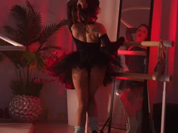girl
        kittycaitlin cam image #3887163