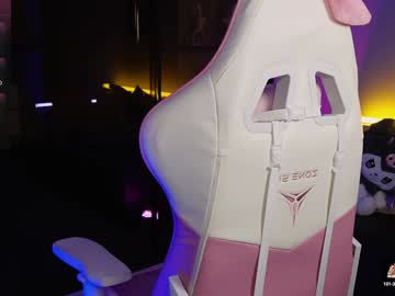 girl
        stacy_batt cam image #4023724
