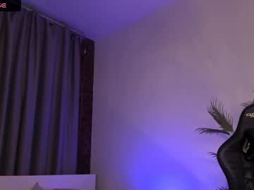 couple
        alice_leey cam image #3401701