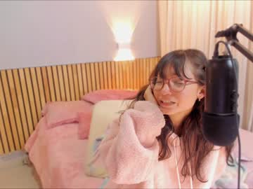 girl
        little_effy18 cam image #1704232