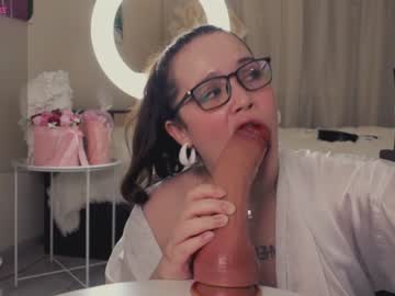girl
        chery_lady22 cam image #2505214