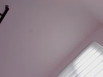 girl
        itsbellax cam image #3928336
