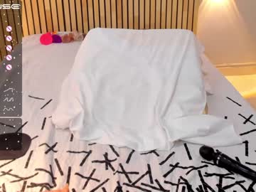 girl
        little_effy18 cam image #401783