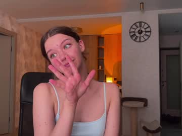 girl
        coyness_geneva cam image #3259136