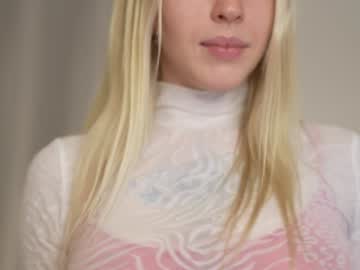 girl
        my_stella cam image #3699649