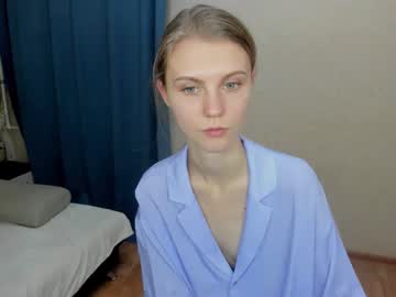 girl
        phoebepaw cam image #2171145