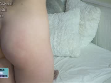girl
        vivid_whit cam image #694120