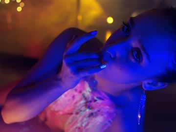 girl
        _meganmeow_ cam image #2149593