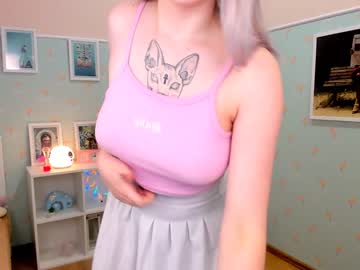 girl
        nicole_hartree cam image #9276