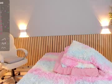 girl
        little_effy18 cam image #2377972