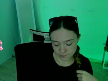 girl
        stasy_clapp cam image #3161900