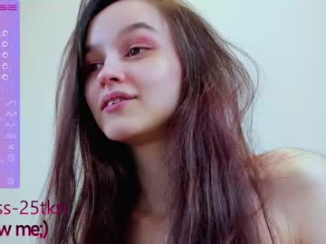 girl
        skinny_ruu cam image #912381