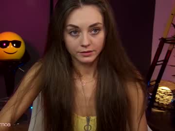 girl
        lettymoa cam image #1182215