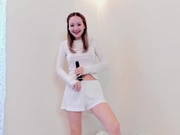 girl
        atmospherra cam image #3960493