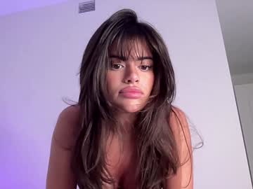 girl
        poutyselena cam image #3983310