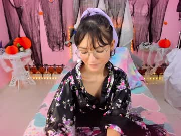 girl
        little_effy18 cam image #35300