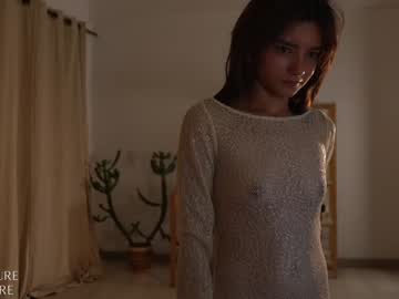 girl
        ellelure_ cam image #4050230