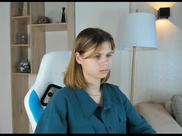 girl
        fontyfall cam image #1912559