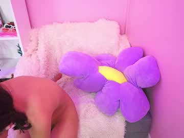 girl
        little_effy18_ cam image #4414500