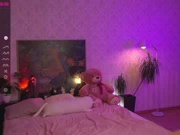 girl
        white_godness cam image #1227045