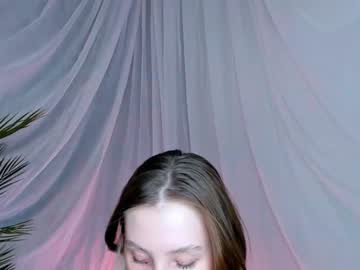 girl
        brittgoodie cam image #2153266