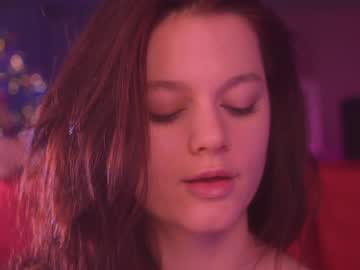 girl
        lorienn cam image #2188283