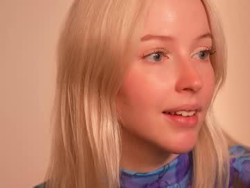 girl
        my_stella cam image #3943633