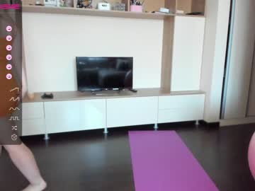 girl
        emilymilf__ cam image #1193080