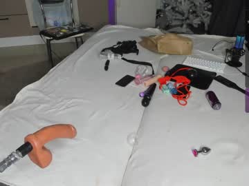 girl
        little_angell_ cam image #2287504