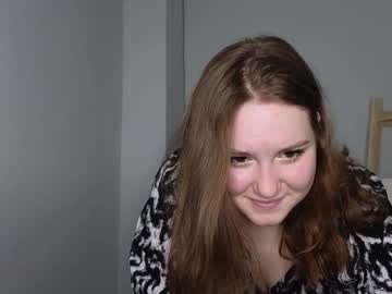 girl
        sshy_dream cam image #2911493