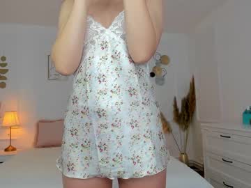girl
        rennatha21 cam image #715040