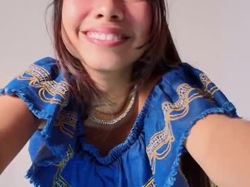 girl
        marce_algara cam image #4047586