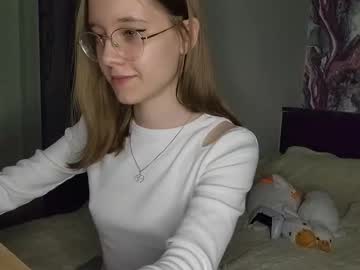 girl
        lowress cam image #4288880