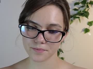 girl
        teresabriggs cam image #1744034