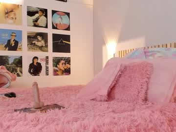 girl
        little_effy18 cam image #1292052