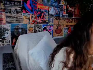 girl
        flirtykitty_ cam image #4371842