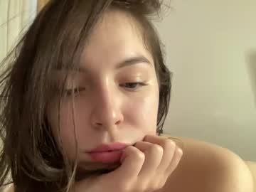 girl
        carlypops cam image #3244082