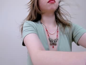 girl
        unrealeased cam image #809504