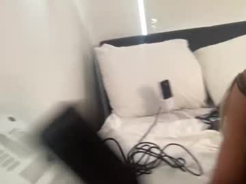 girl
        peachy_paige cam image #3710792