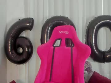 girl
        angelina_new cam image #1446349