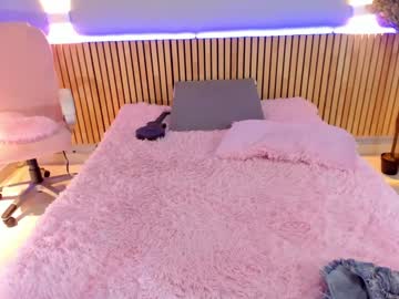 girl
        little_effy18 cam image #3125651
